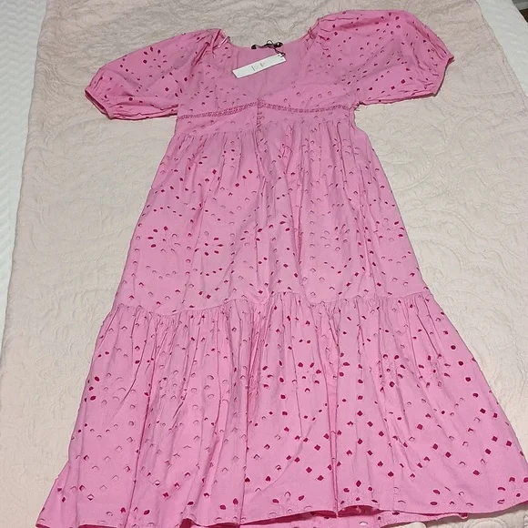 Zara pink Eyelet Tiered Puff-Sleeve Dress NWT - Picture 2 of 10